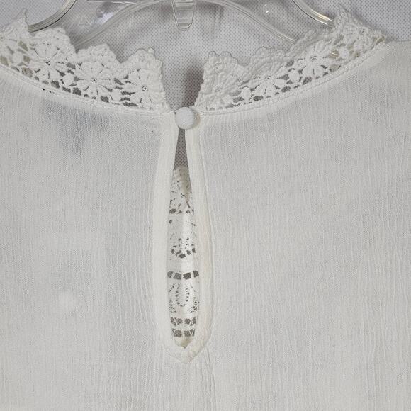 Torrid Crinkle Gauze Crochet Detail Tank in White NWT Size 1/ 1X/ 14-16 - Picture 6 of 9